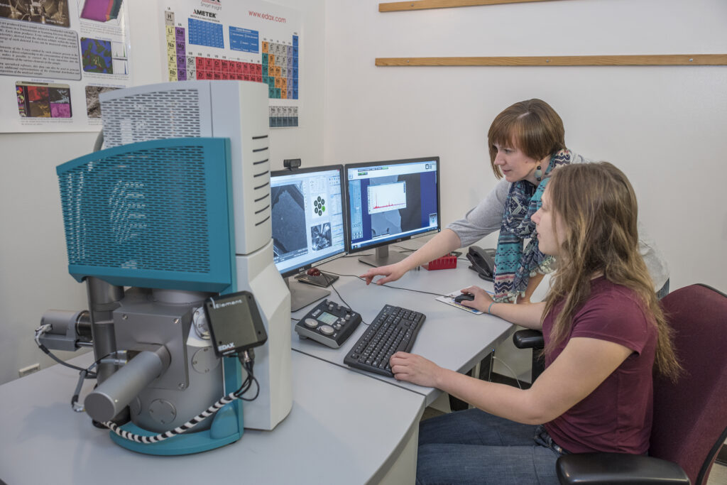 Student and faculty using the SEM